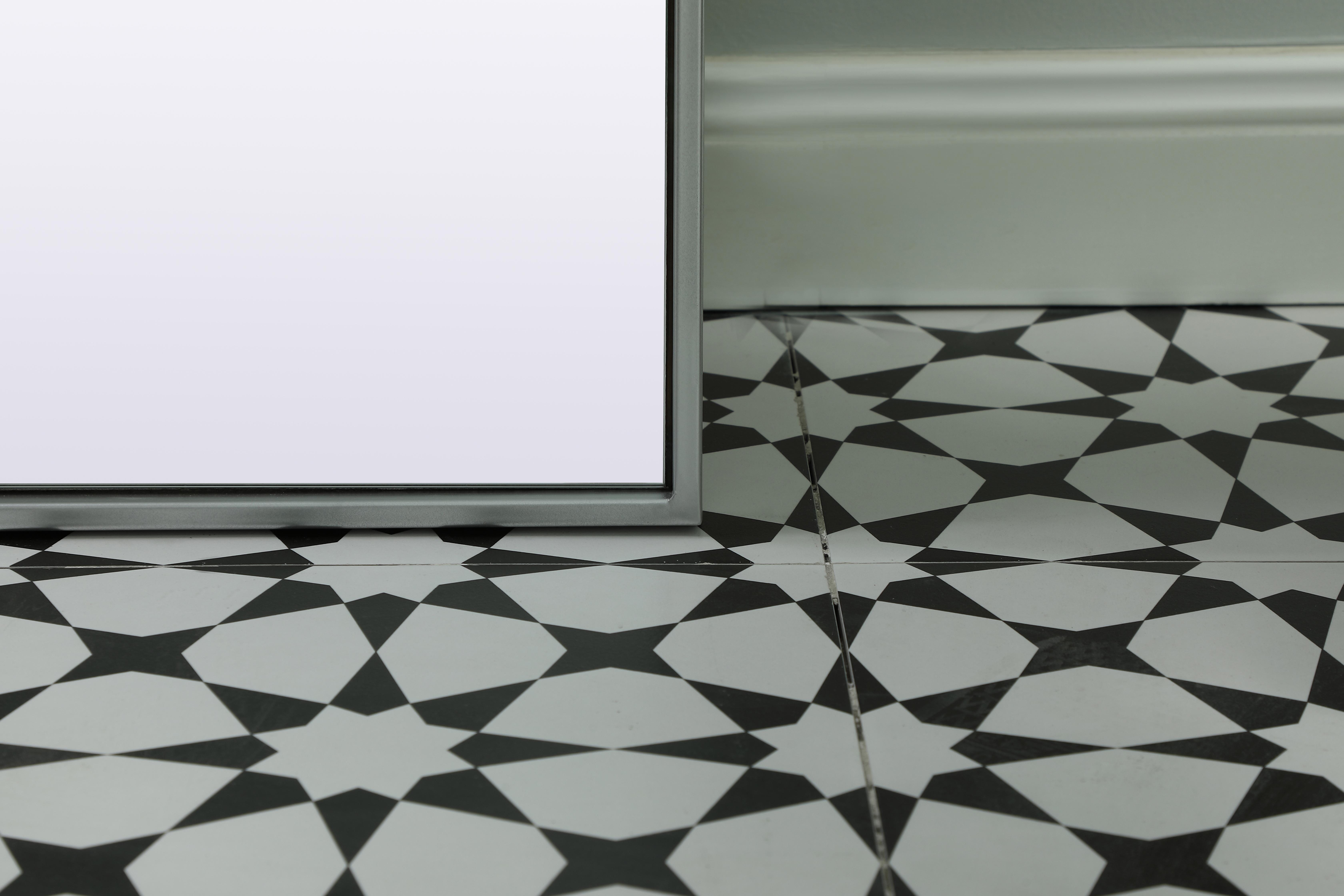 Ayra Arched Floor Mirror in Silver - Image 4