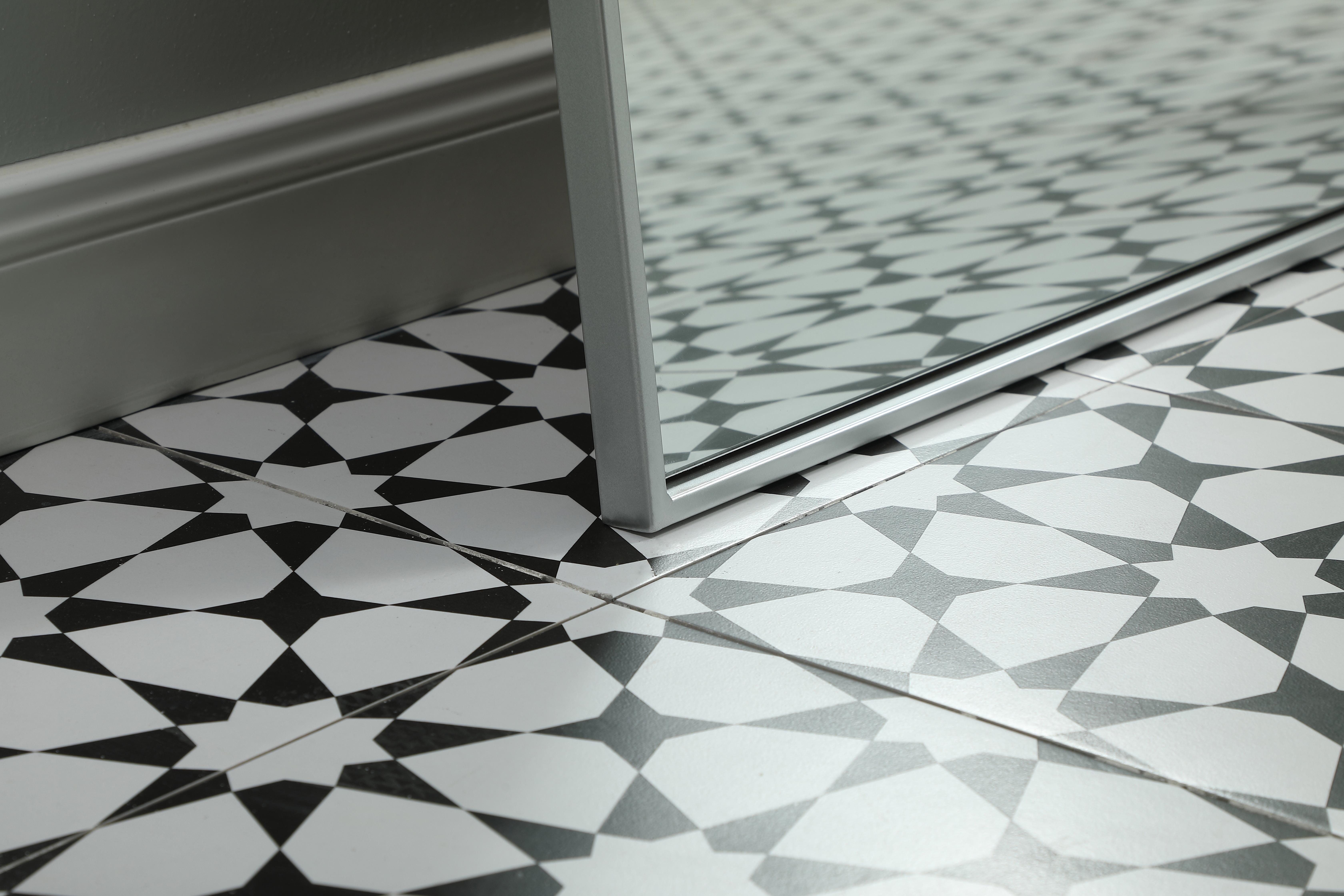 Ayra Arched Floor Mirror in Silver - Image 5